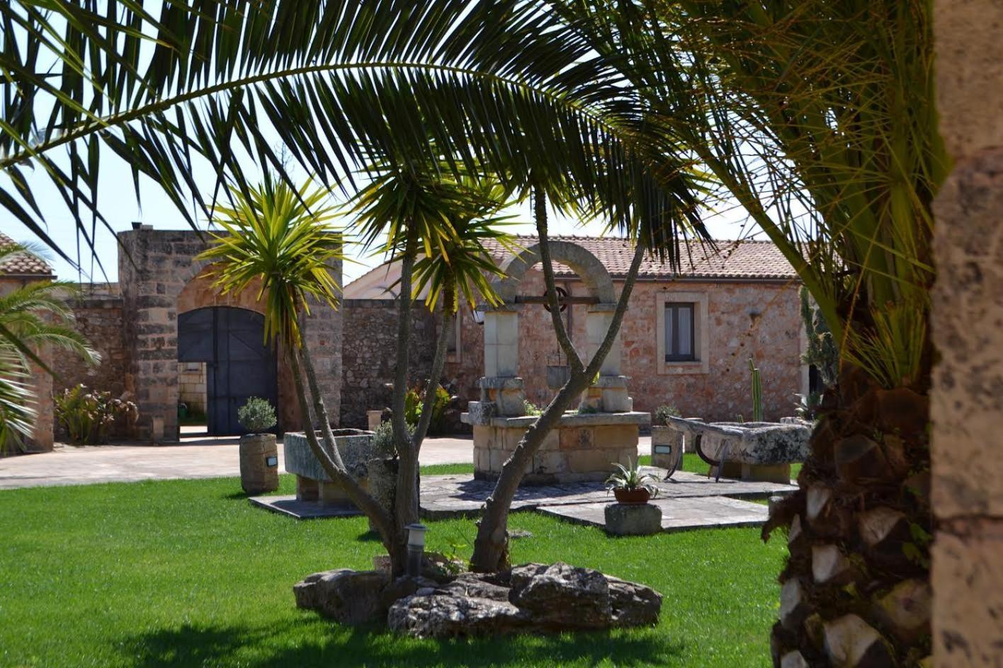 Tenuta Masseria & Spa Chicco Rizzo Sternatia Luaran gambar